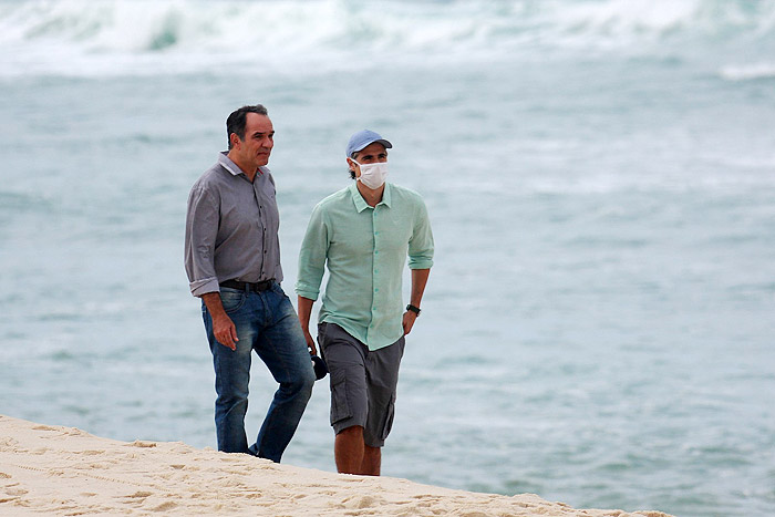 Humberto Martins e Gianecchini gravam na praia do Recreio, no Rio