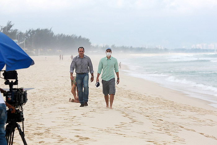 Humberto Martins e Gianecchini gravam na praia do Recreio, no Rio