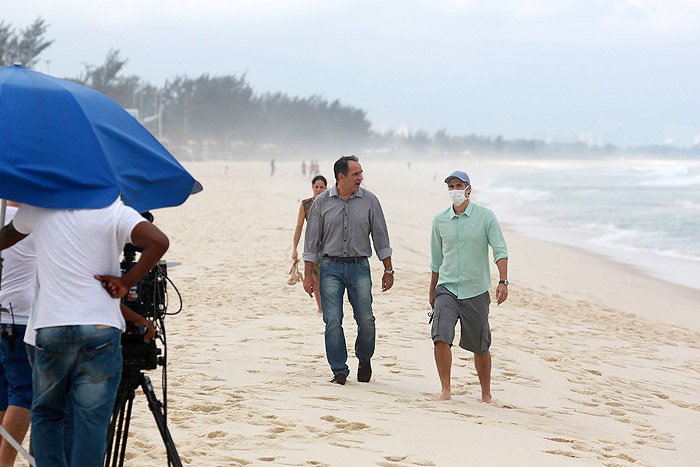 Humberto Martins e Gianecchini gravam na praia do Recreio, no Rio