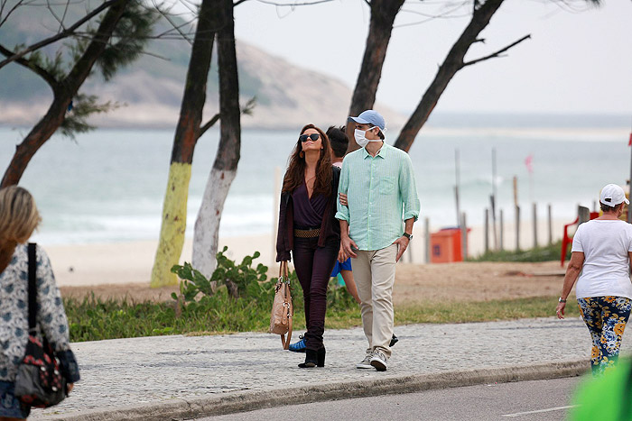 Humberto Martins e Gianecchini gravam na praia do Recreio, no Rio