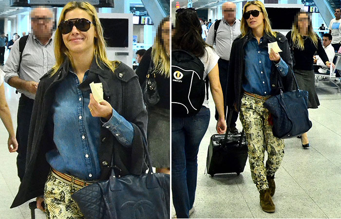  Carolina Dieckmann esbanja simpatia no aeroporto Santos Dumont, no Rio