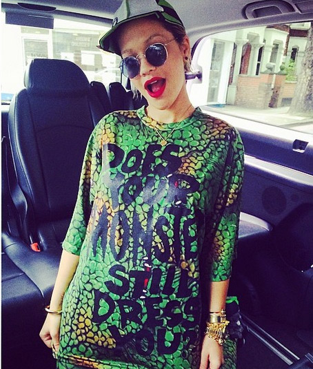 Rita Ora lança sua coleção em parceria com marca famosa