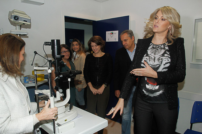 Ana Hickmann inaugura clínica de Olhos na APAE São Paulo