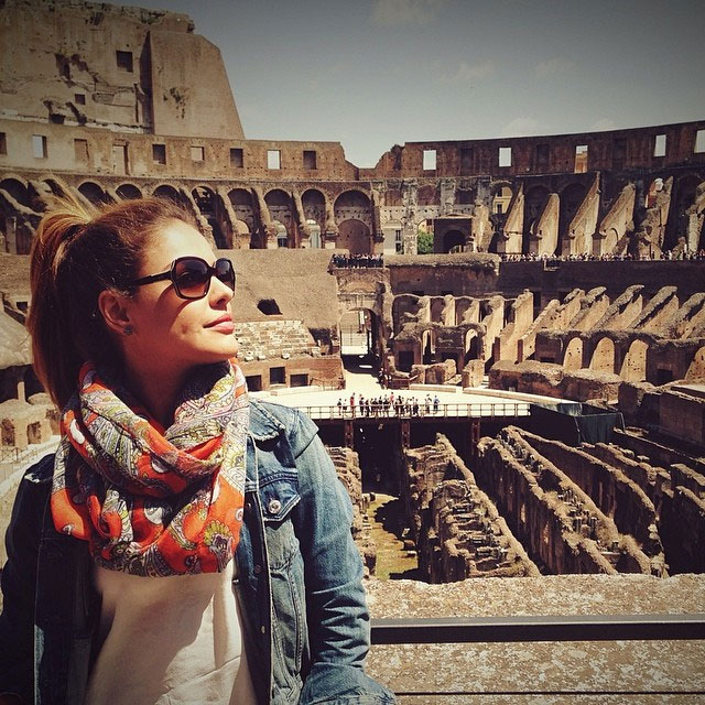  Paloma Bernardi visita o Coliseu Romano