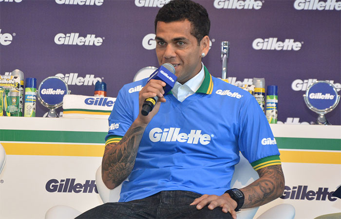 Gillette faz evento com jogadores e Daniel Alves cita caso polêmico