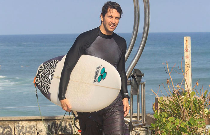 Vladimir Brichta arrasa nas ondas da praia do Recreio dos Bandeirantes