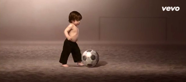 Filho de Shakira brilha em clipe ao lado de Carlinhos Brown, Neymar e Gerard Pique. Assista!