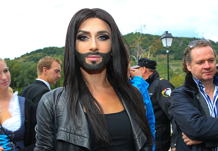 Lady Gaga convida Conchita Wurst, a mulher barbada, para abrir seus shows