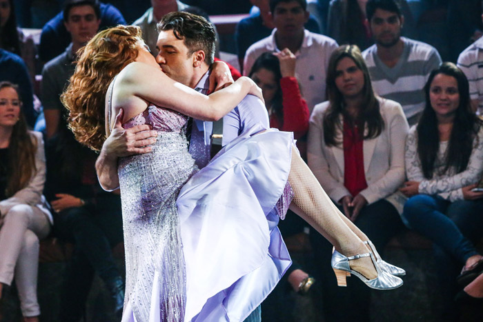 No final da apresentação, Jarbas e Claudia trocaram um beijo nada cênico no palco 