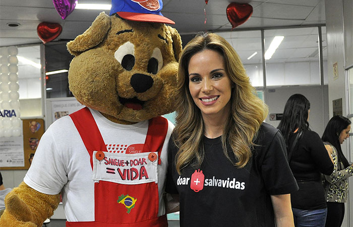 Ana Furtado participa da campanha Mulher + Solidária, do Hemorio