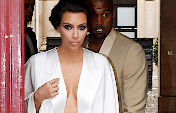  Kim Kardashian abusa do decote 