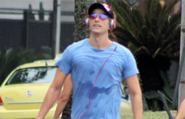  Reynaldo Gianecchini se exercita na orla do Leblon, no Rio