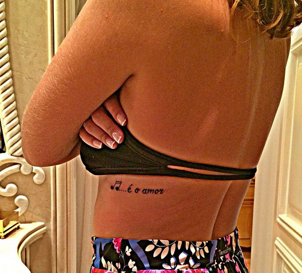 Camilla Camargo mostra nova tatuagem nas redes sociais