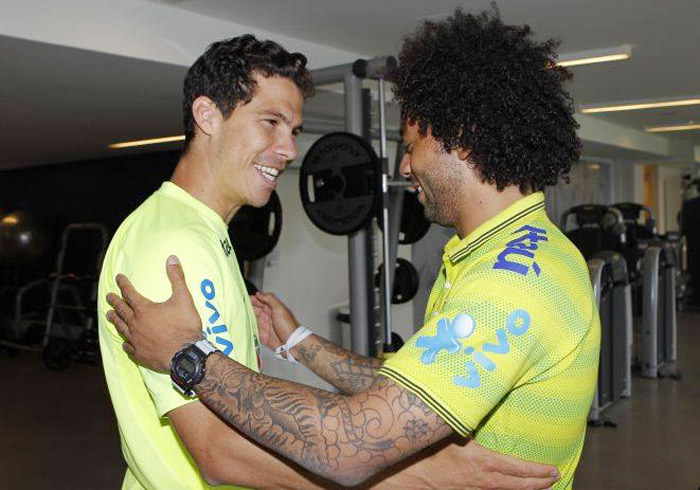 Marcelo também foi recepcionado por Hernanes
