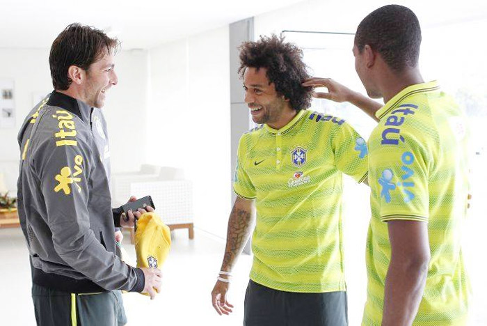 Maxwell e Fernandinho também se divertiram com Marcelo