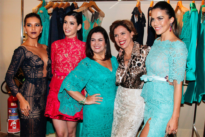 Mariana Rios arrasa em inauguração de loja da estilista Martha Medeiros