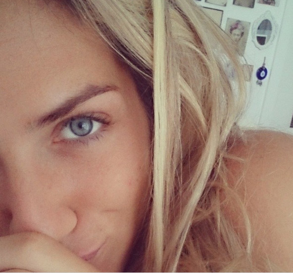 Giovanna Ewbank exibe os lindos olhos em selfie