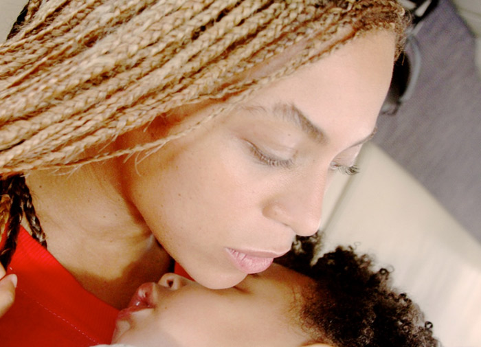 Beyoncé posta foto de momentos íntimos com a filha Blue Ivy