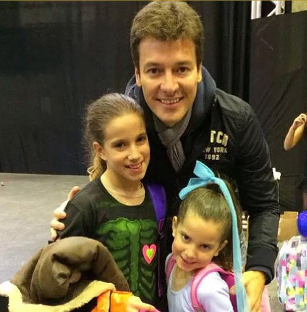 Rodrigo Faro se emociona com talento das filhas