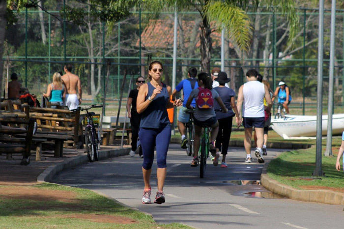 Ângela Vieira se exercita na Lagoa Rodrigo de Freitas