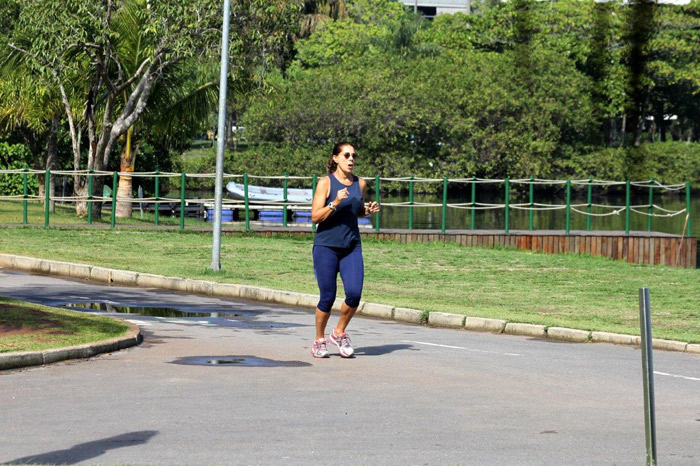 Ângela Vieira se exercita na Lagoa Rodrigo de Freitas