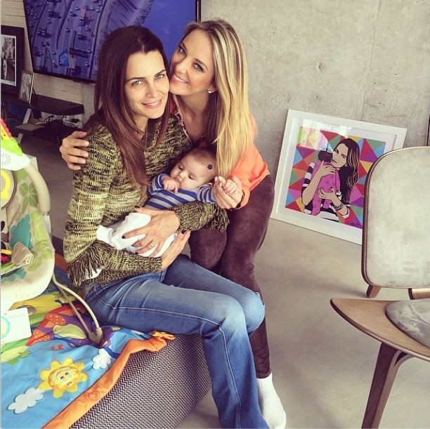 Ticiane Pinheiro visita a fiha de Fernanda Motta, Chloe, de três meses