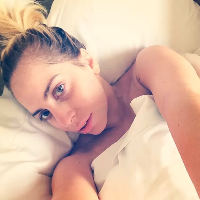  Lady Gaga publica foto sem maquiagem