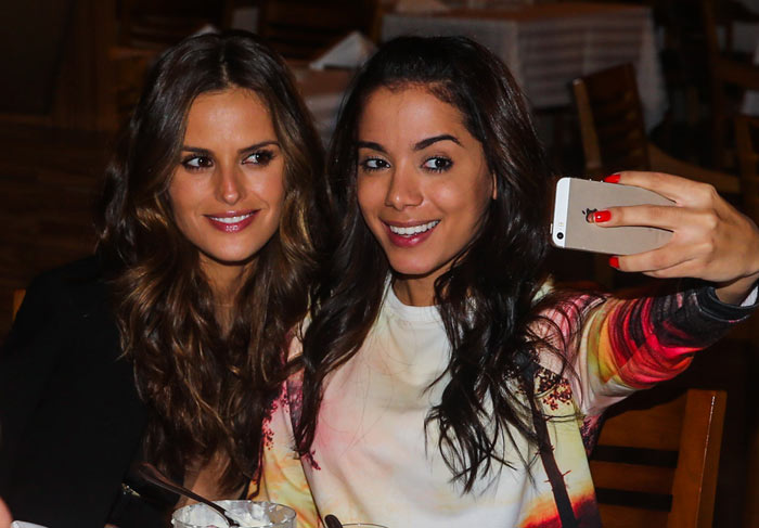 Anitta e Izabel Goulart