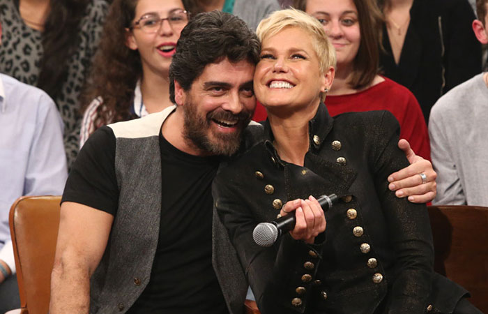 Xuxa e Junno Andrade são puro chamego em gravação do Altas Horas