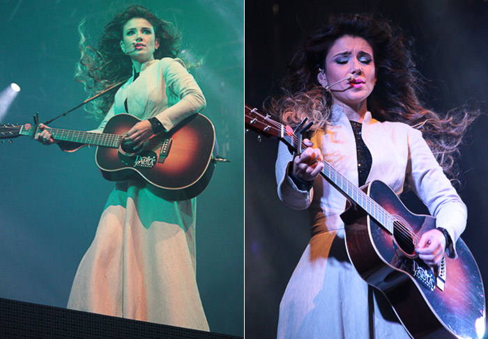 Paula Fernandes sobe ao palco de pijama, pantufa e abraçada a um ursinho