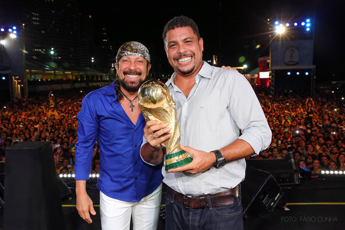 Ronaldo dá início ao Fan Fest da Fifa em Fortaleza com show de Bell Marques