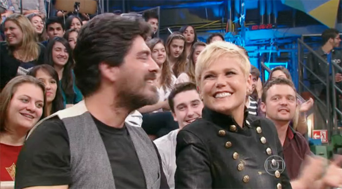 Xuxa presenteia Junno com vídeo romântico de dia dos namorados