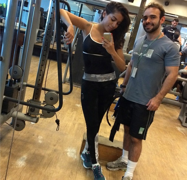 No pain, no gain! Anitta posta foto sem maquiagem em dia de treino