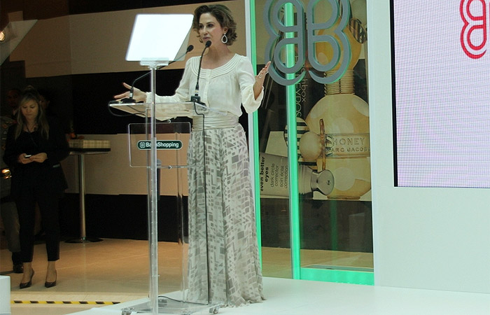 Guilhermina Guinle aparece elegante em apresentação de evento