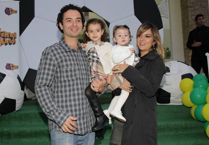 Kaká e Carol Celico comemoram aniversário do filho