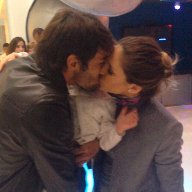  Nada de separação: Kaká e Carol Celico se beijam em aniversário do filho Nada de separação: Kaká e Carol Celico se beijam em aniversário do filho