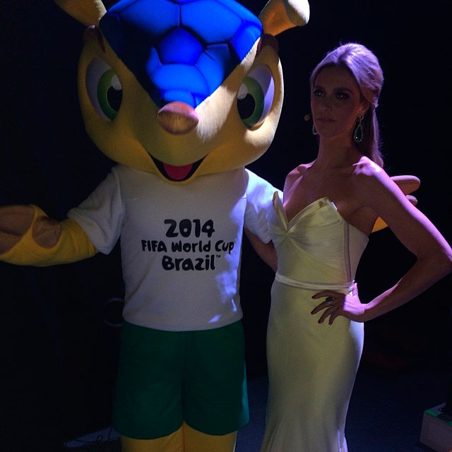 Fernanda Lima posa ao lado de Ronaldo em evento da FIFA