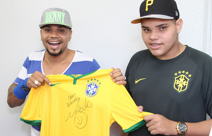 No camarim, Naldo se prepara antes de agitar FIFA Fan Fest