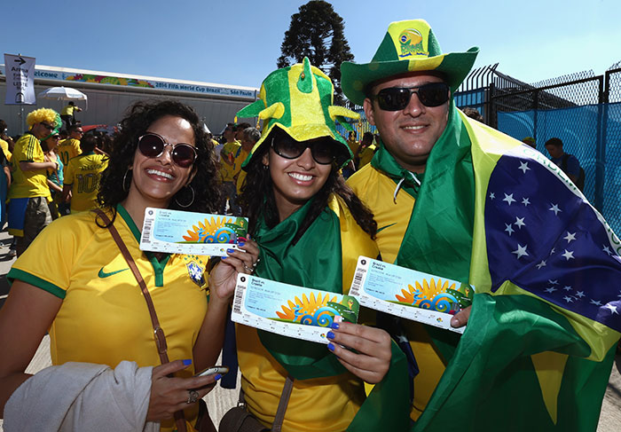 Claudia Leitte, Jennifer Lopez e Pitbull abrem a Copa do Mundo