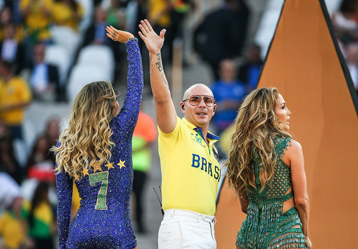 Claudia Leitte, Jennifer Lopez e Pitbull abrem a Copa do Mundo