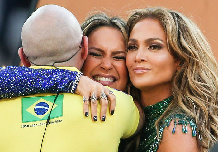 Claudia Leitte, Jennifer Lopez e Pitbull abrem a Copa do Mundo