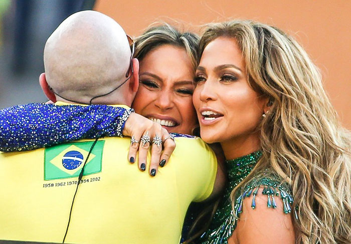 Claudia Leitte, Jennifer Lopez e Pitbull abrem a Copa do Mundo