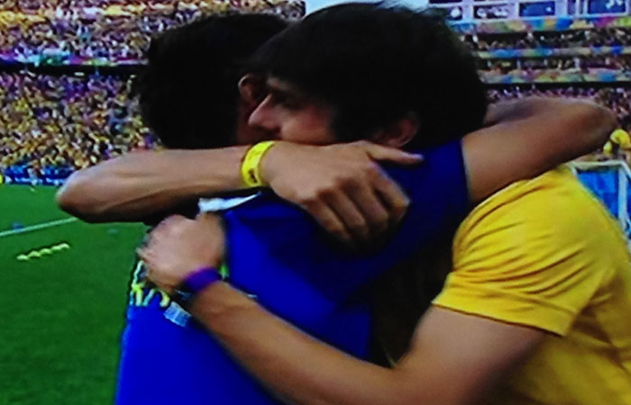 Kaká entra com seu filho no campo do Itaquerão: “É um prazer assistir como torcedor!”