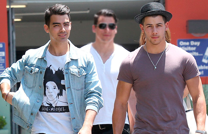 Nick e Joe Jonas curtem almoço entre irmãos