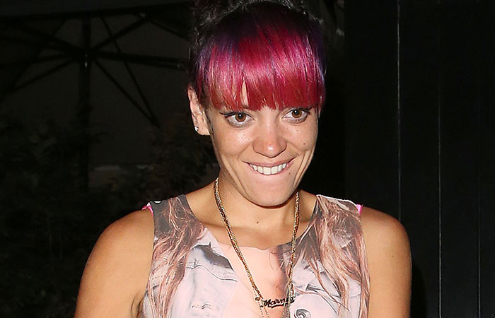 Criativa: Lily Allen aparece com novo penteado