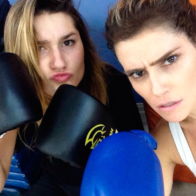 Deborah Secco faz treino de muay thai ao lado de Sasha