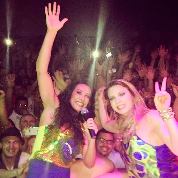 Scheila Carvalho e Sheila Mello se apresentam em Fortaleza