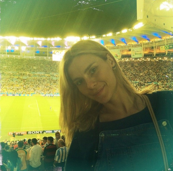 Carolina Dieckmann assiste ao jogo da Argentina e assume ser fã de Lionel Messi