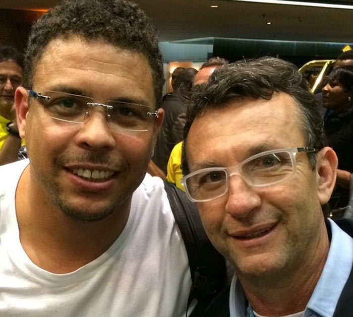 Concorrentes na TV, Ronaldo Fenômeno e Neto posam juntos em Fortaleza