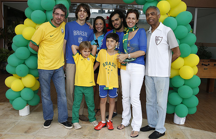 Fernanda Lima e Rodrigo Hilbert curtem coquetel antes do jogo do Brasil